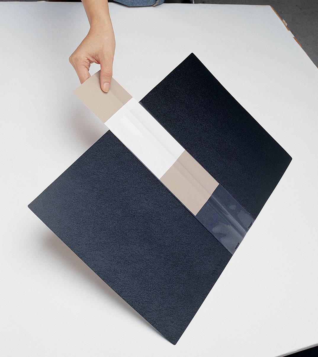 Demonstration of the Art ProFolio reversible spine insert; official maker photograph